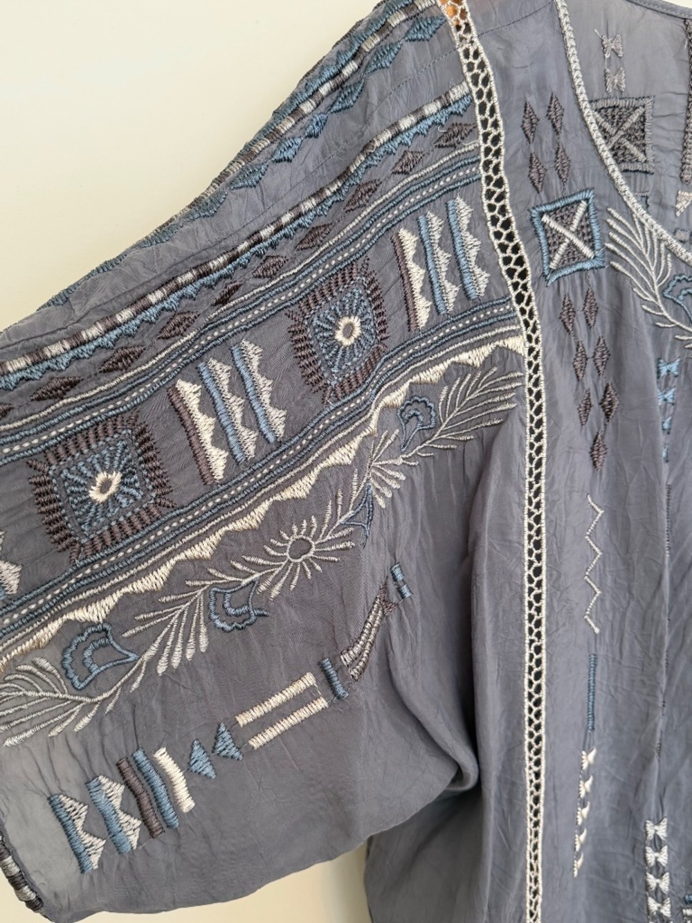 JOHNNY WAS Women’s Large Grey Southwest Style Embroidered Wide Short Sleeve Top - Picture 2 of 8